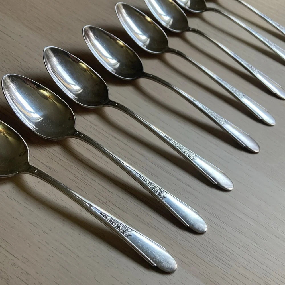 Vintage Set of 8 Silver Plates Spoons WM. ROGERS & SON IS, GARDENIA Pattern 1941